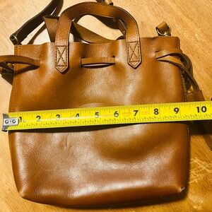 Super cute Madewell leather crossbody purse! Like new!